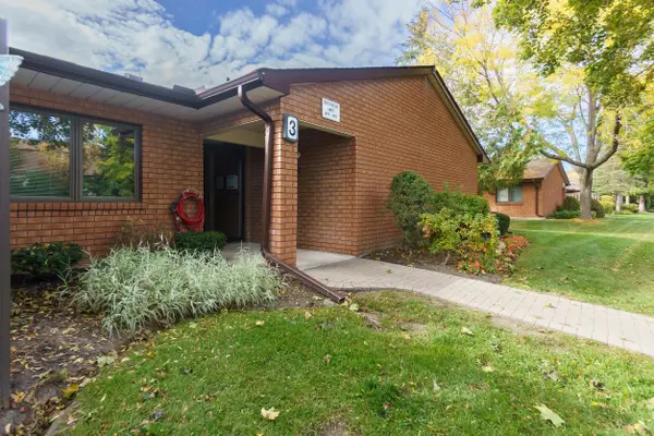 36 Champlain CRES #15, Peterborough, ON K9L 1T1