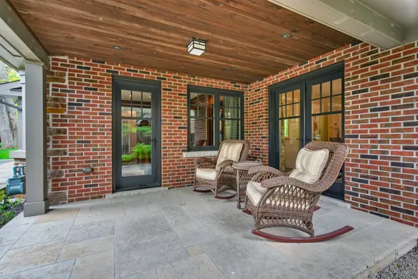 61 Oak Knoll DR, Hamilton, ON L8S 4C2