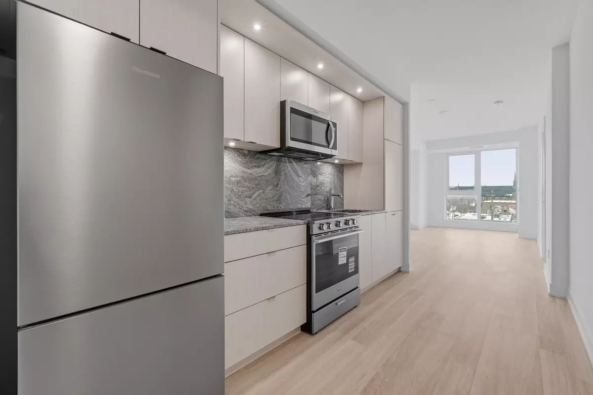 Toronto, ON M9A 0E5,25 Cordova AVE #612