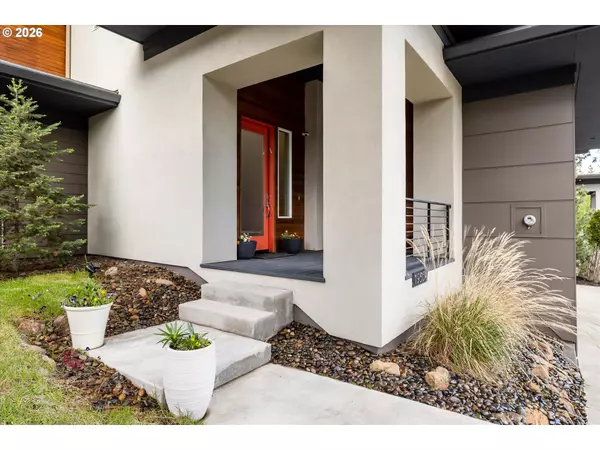 Bend, OR 97702,19504 SW CENTURY DR