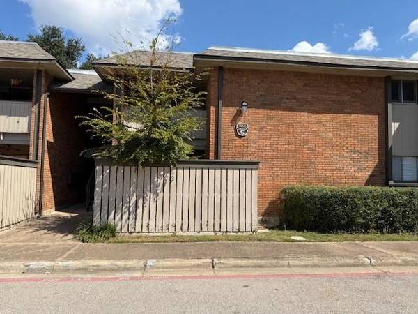 2805 Lineville Drive #203, Farmers Branch, TX 75234