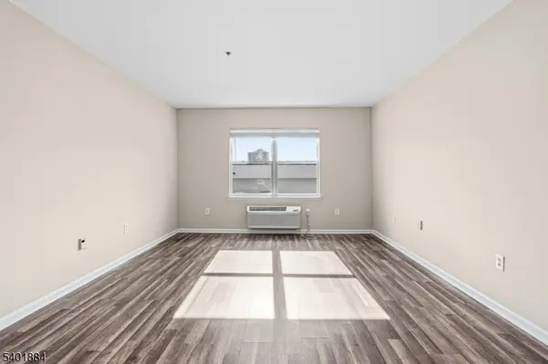 905 River Rd #224, Edgewater Boro, NJ 07020