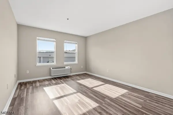 905 River Rd #224, Edgewater Boro, NJ 07020