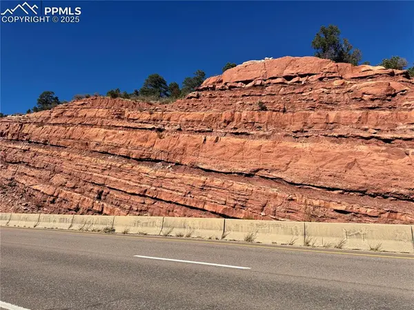 Tarrant ST, Manitou Springs, CO 80829