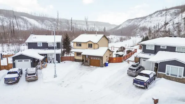 122 Goodwin PL, Fort Mcmurray, AB T9J1K1