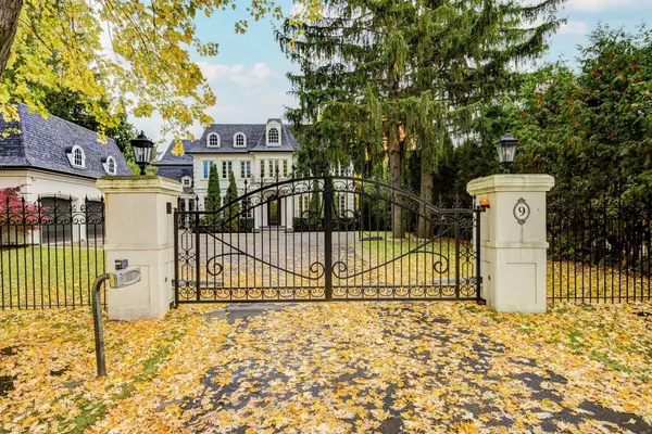 Aurora, ON L4G 2S9,9 Highland CT