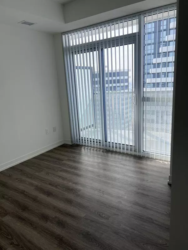 Vaughan, ON L4K 0R2,8 Interchange WAY #5302