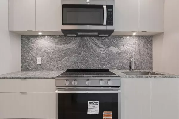 Toronto, ON M9A 0E5,25 Cordova AVE #612