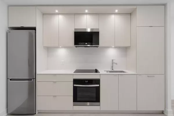 Toronto, ON M9A 0E5,25 Cordova AVE #212