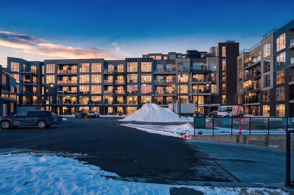 10 Concord PL #205, Grimsby, ON L3M 0G6