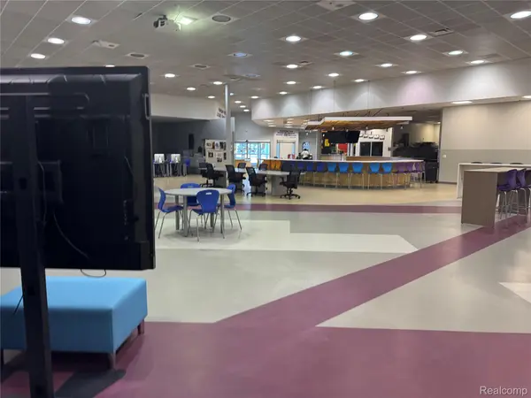 20570 Kelly RD, Harper Woods, MI 48225