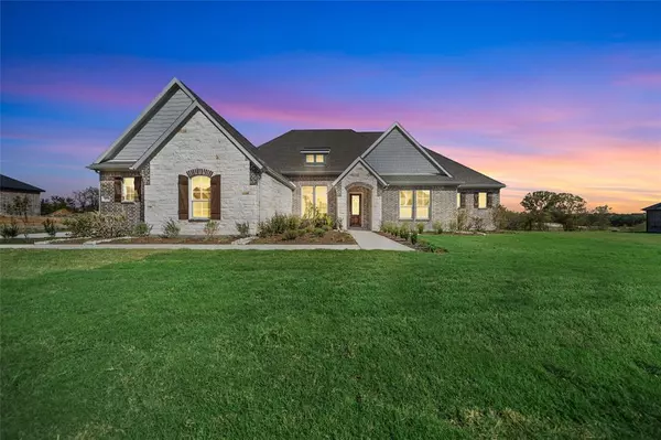 404 Indian Creek Road, Van Alstyne, TX 75495