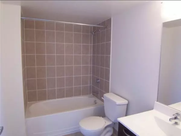 Toronto C01, ON M6K 0A5,38 Joe Shuster WAY W #1009