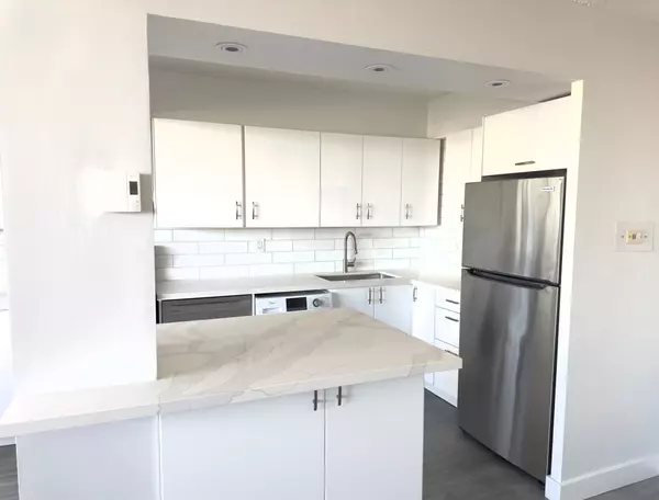 Toronto, ON M5R 2W6,34 Walmer RD #804