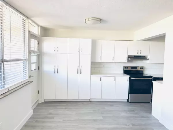 Toronto, ON M5R 2W6,34 Walmer RD #804