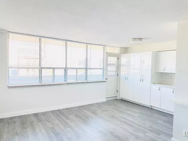 Toronto, ON M5R 2W6,34 Walmer RD #804