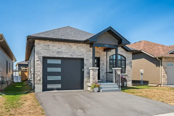 Loyalist, ON K0H 2H0,60 Potter DR