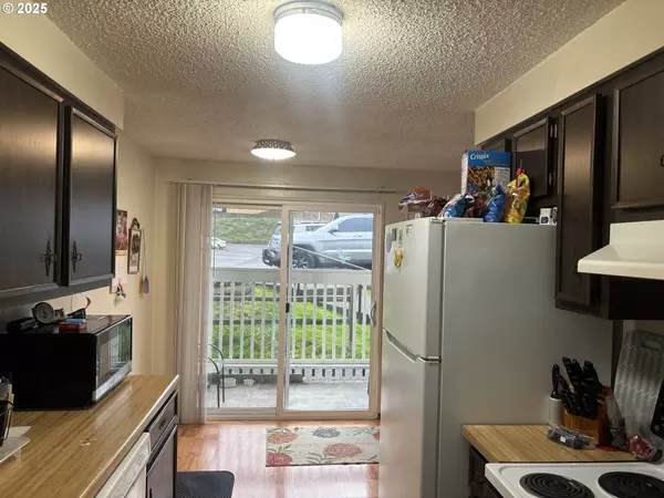 Roseburg, OR 97470,885 NE SUNSET ST