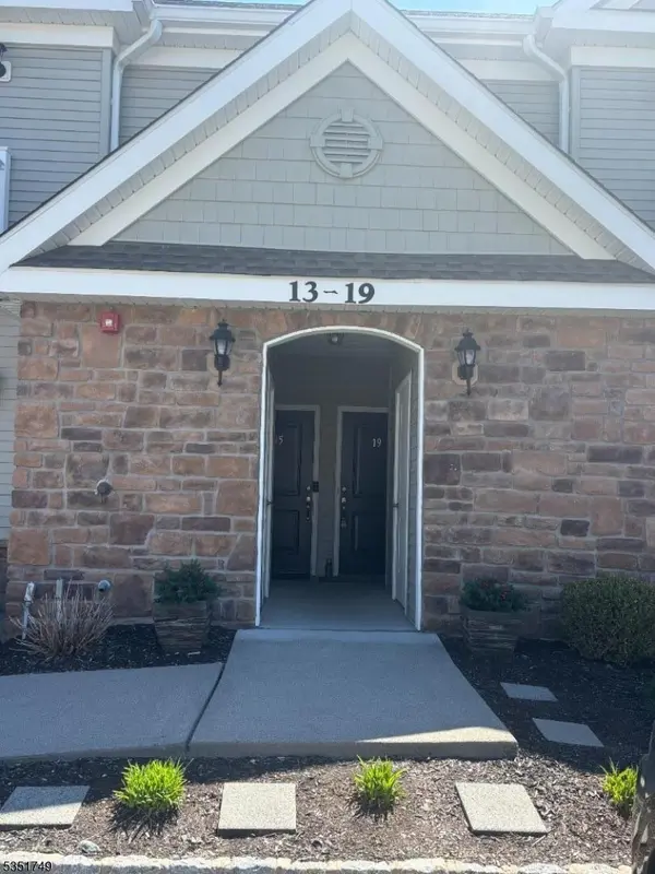 19 Dogwood Ln #19, Wanaque Boro, NJ 07420