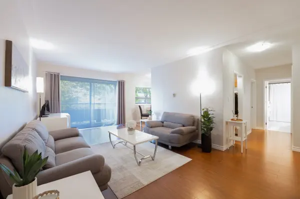 11 Woodman DR S #211, Hamilton, ON L8K 4E3