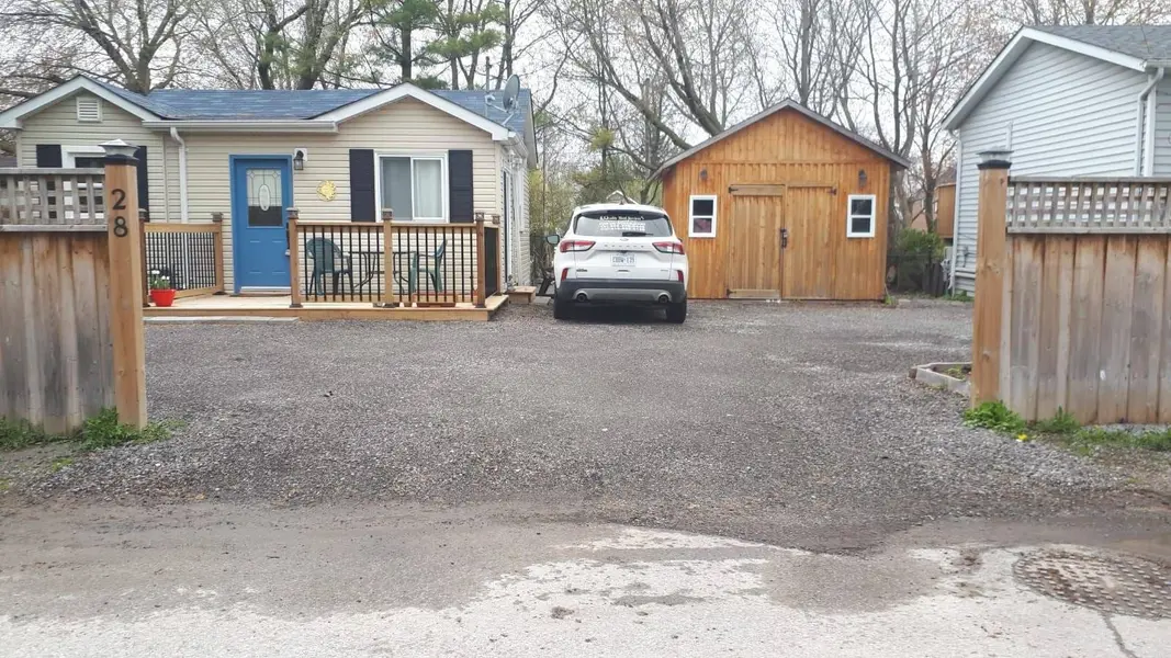 28 & 30 Thompson DR, Georgina, ON L0E 1L0