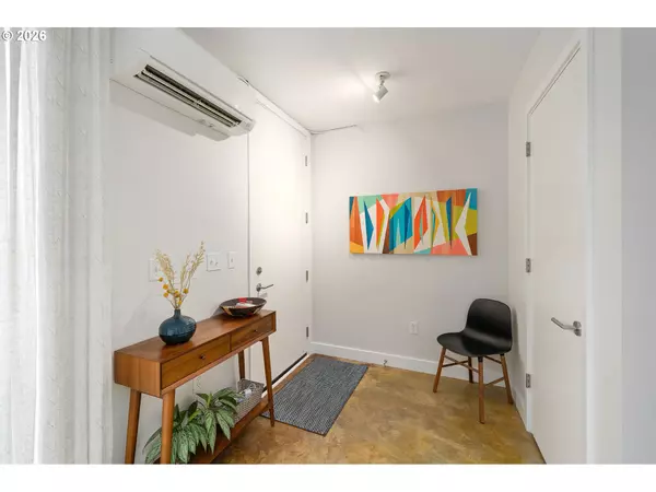 Portland, OR 97212,325 NE GRAHAM ST #7