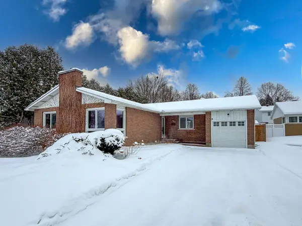 968 Walkley RD, Billings Bridge - Riverside Park And Area, ON K1V 6R3