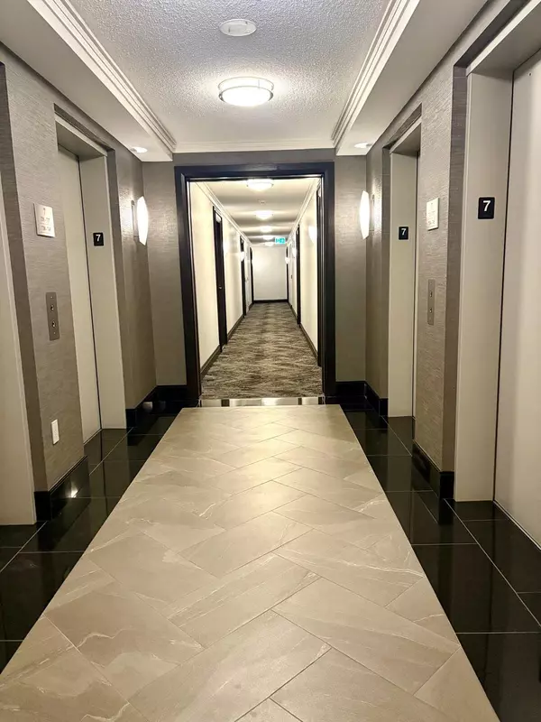 Toronto W08, ON M9B 0A2,35 Viking LN #732