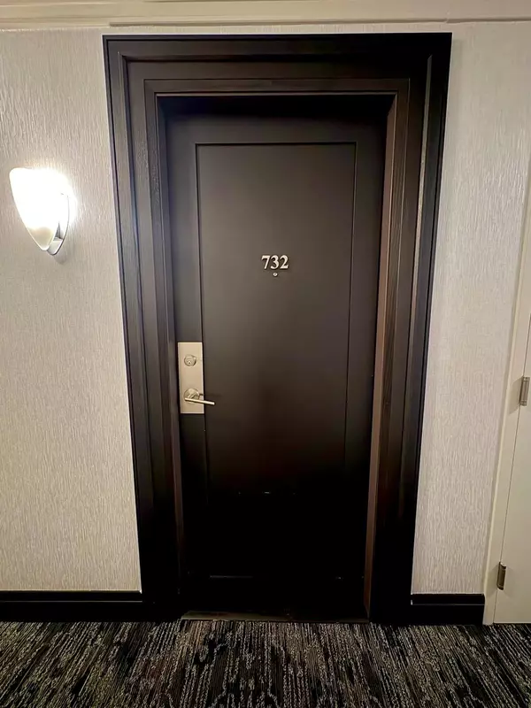 Toronto W08, ON M9B 0A2,35 Viking LN #732