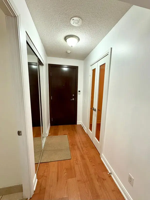 Toronto W08, ON M9B 0A2,35 Viking LN #732