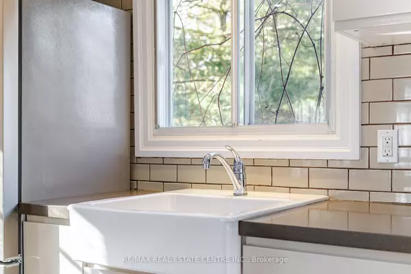 Brampton, ON L6Y 0A6,174 Victoria ST