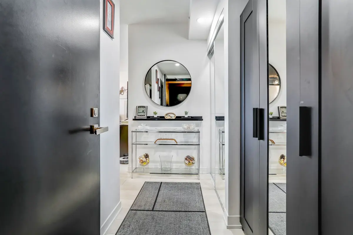 31 Tippett RD #402, Toronto C06, ON M3H 0C8