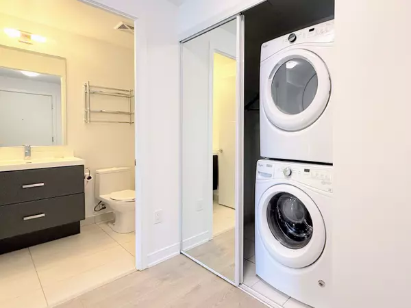 Toronto C08, ON M4Y 0C8,50 Wellesley ST E #505