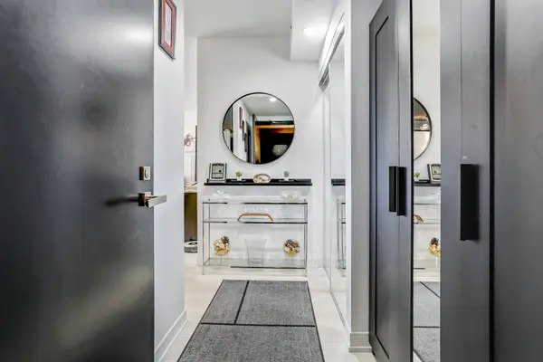 31 Tippett RD #402, Toronto C06, ON M3H 0C8