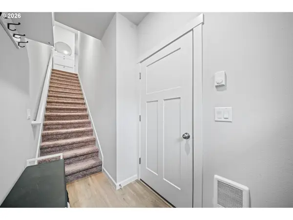 12043 SE HIGH CREEK RD #E, Happy Valley, OR 97086