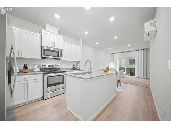 12043 SE HIGH CREEK RD #E, Happy Valley, OR 97086