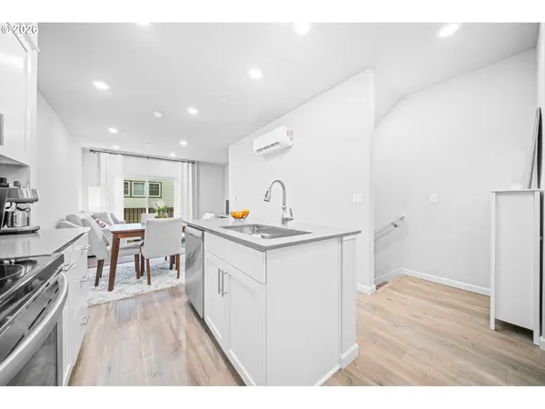 12043 SE HIGH CREEK RD #E, Happy Valley, OR 97086