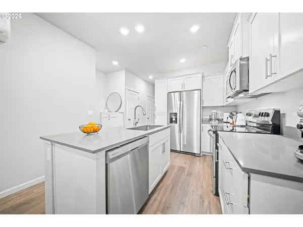 12043 SE HIGH CREEK RD #E, Happy Valley, OR 97086