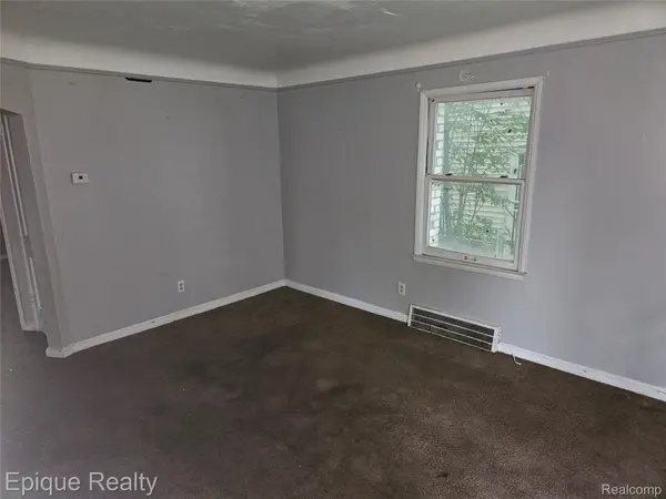 12450 LANSDOWNE ST, Detroit, MI 48224