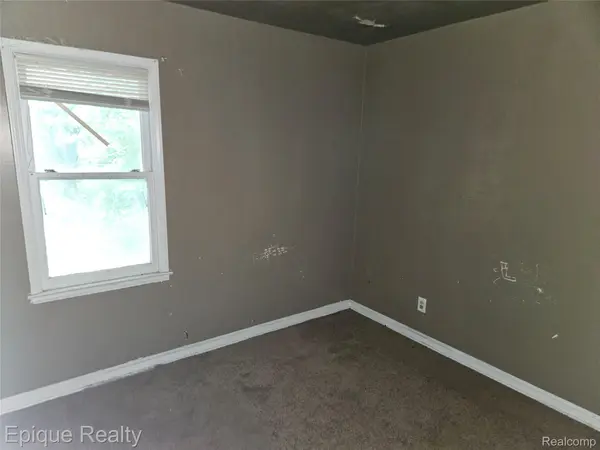 12450 LANSDOWNE ST, Detroit, MI 48224