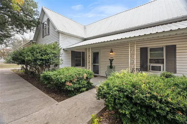 201 N 1st Street, Cranfills Gap, TX 76637