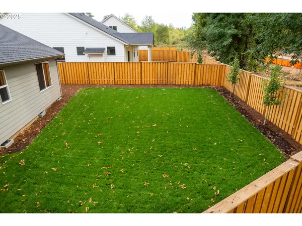 871 OAKLEAF WAY, Silverton, OR 97381