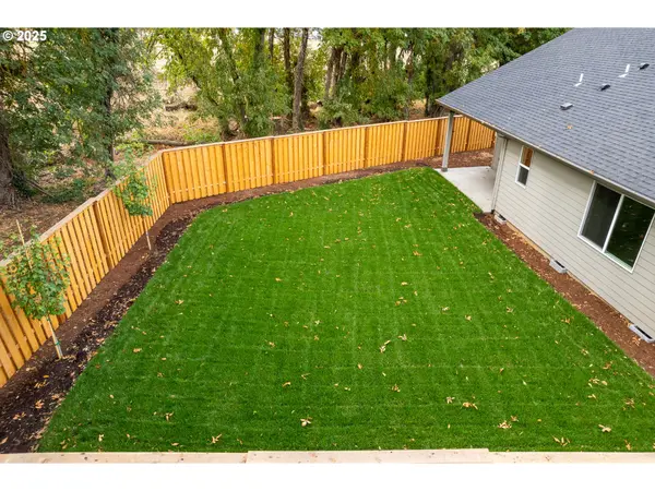 871 OAKLEAF WAY, Silverton, OR 97381