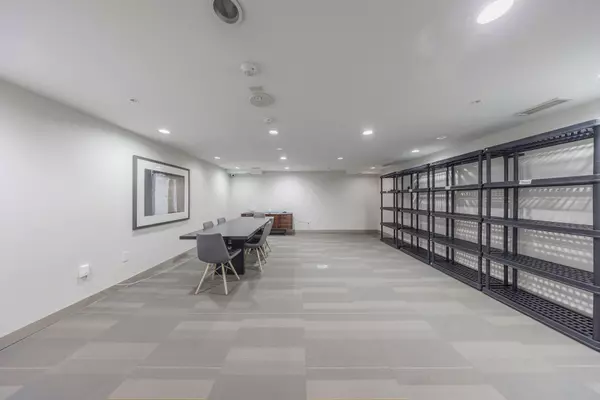 Toronto C01, ON M5V 0L4,295 Adelaide ST W #501