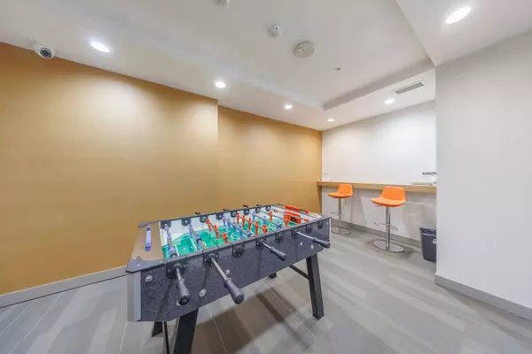 Toronto C01, ON M5V 0L4,295 Adelaide ST W #501