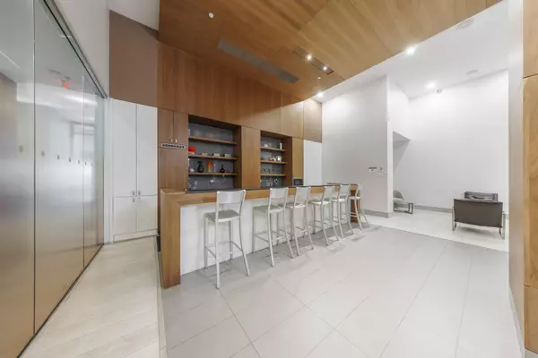 Toronto C01, ON M5V 0L4,295 Adelaide ST W #501