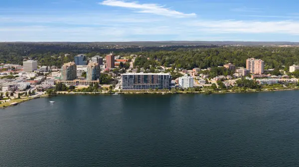 Barrie, ON L4M 1B2,185 Dunlop ST E #414