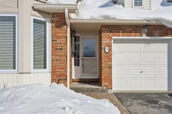 Hamilton, ON L8B 0R1,222 Fellowes CRES #29