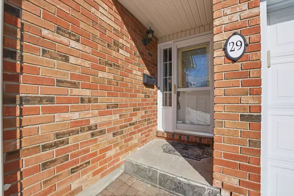 Hamilton, ON L8B 0R1,222 Fellowes CRES #29