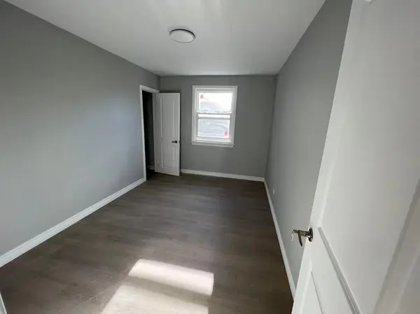 757 Lock ST #Upper, Peterborough, ON K9J 2Z3